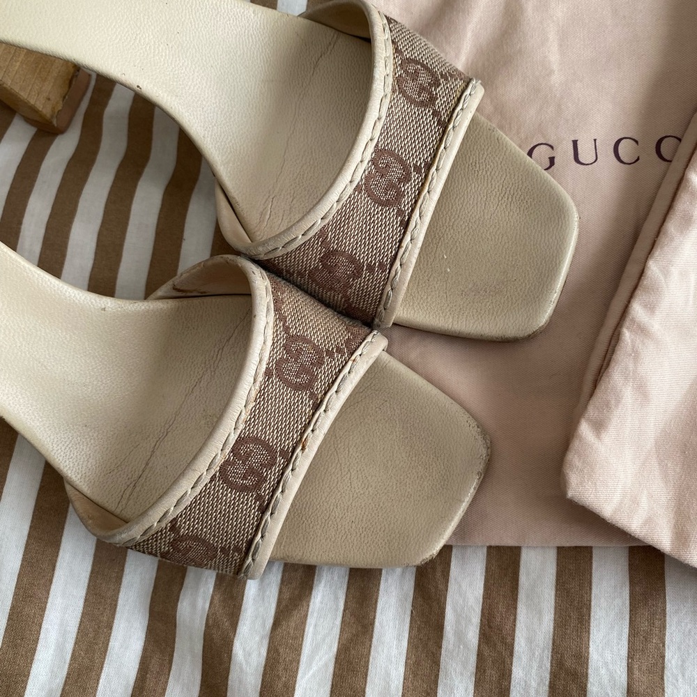 Gucci GG monogram Canvas mule sandals/ Beige / size 7.5B
